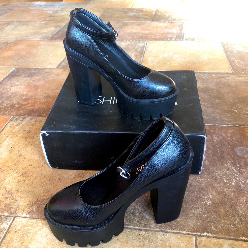 Black vegan leather platform heels size 6.5 brand new!